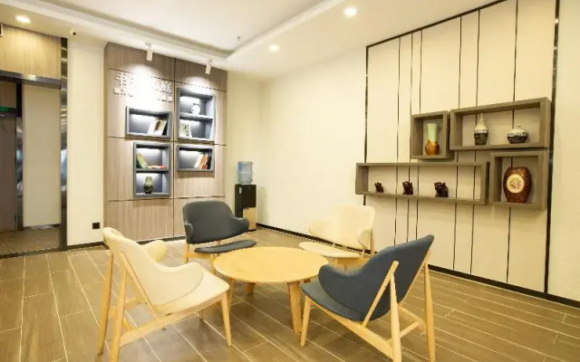 Hanting Hotel (Zhengzhou Lvcheng Plaza)