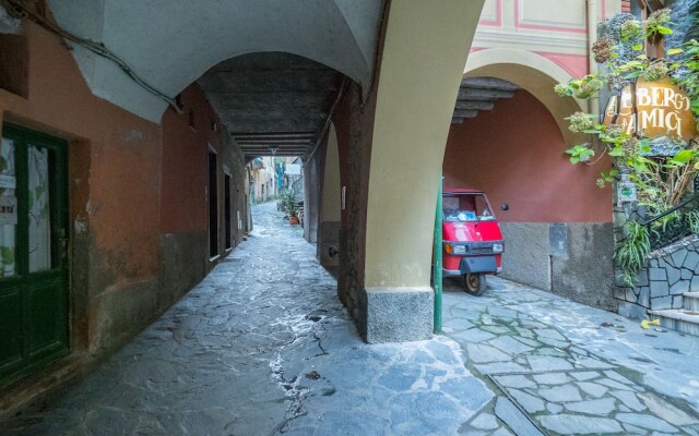 Picabon Apartment with AC and Balcony