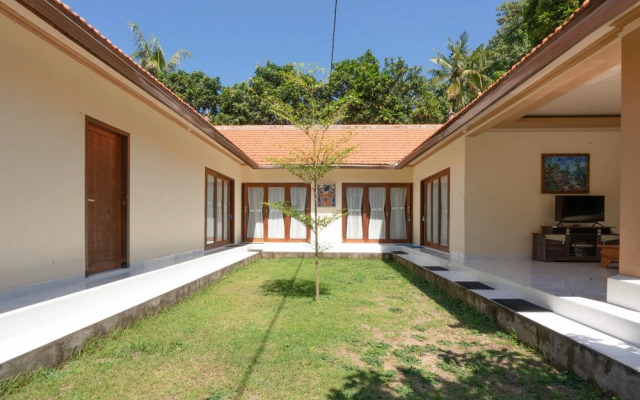 Calm Haven Villa with Amabela Garden Lovina Mitra RedDoorz