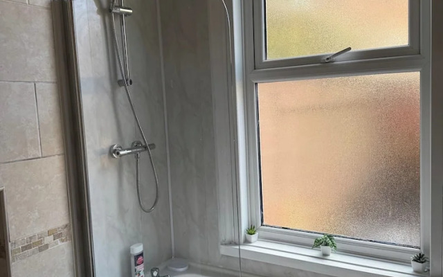 Cozy Leicester Apartment Retreat