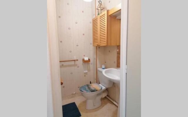 agréable studio avec terrasse à150m de la plage