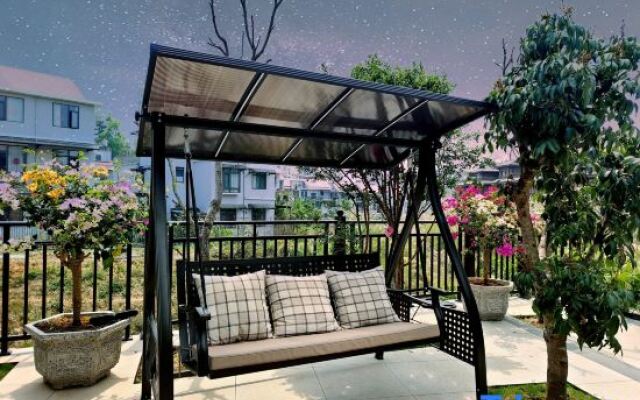Mangshi Chengxiang Mantu Homestay (Yi Nationality Ancient Town Branch)