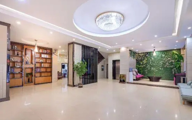 Beiliu Jiahua Fashion Hotel