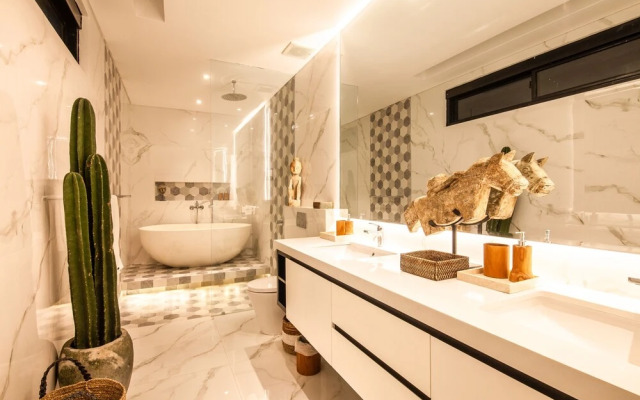 Stunning 6 BR Villa With Breathtaking Scenery