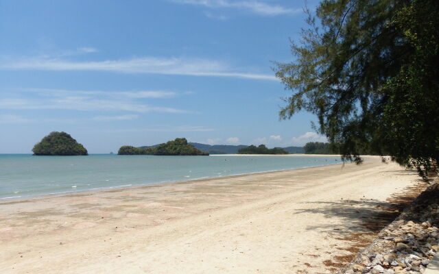 Maneetel Krabi Beachfront