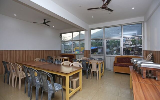 OYO 5239 Hotel Satya Shree