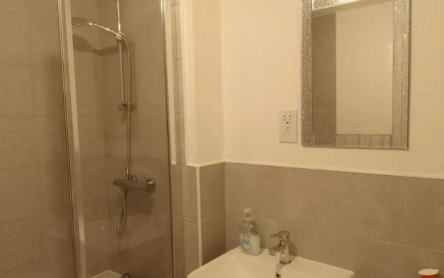 Ideal Home & Cottage,inviting 4 Bedroom Apartments