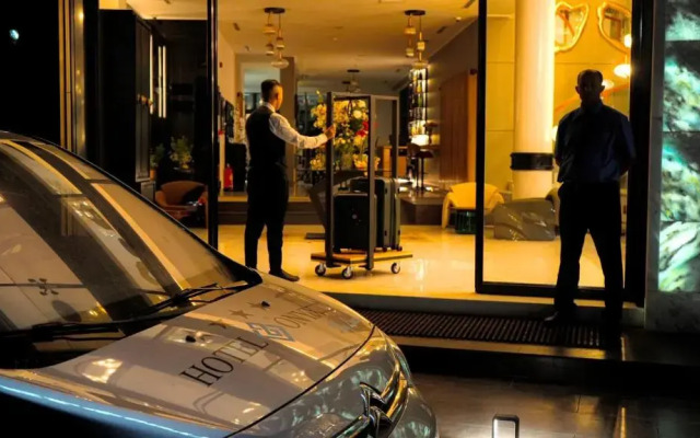 ONYX By Luna Hotel