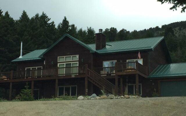 Two Bears Inn Bed & Breakfast