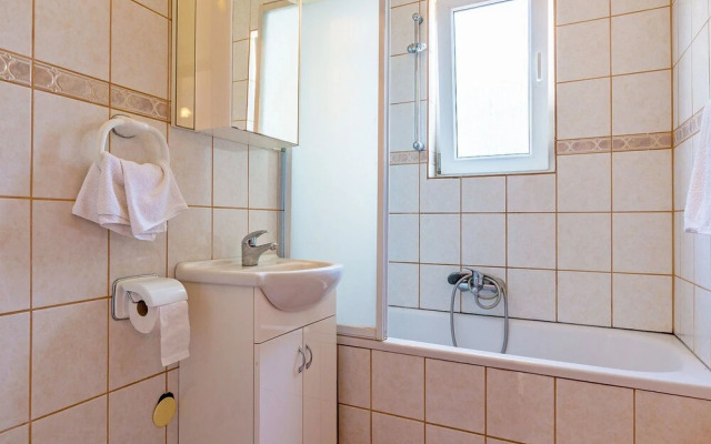 Delfin Cesarica in Cesarica