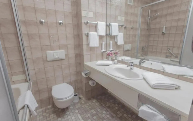 Best Living Hotel Arotel