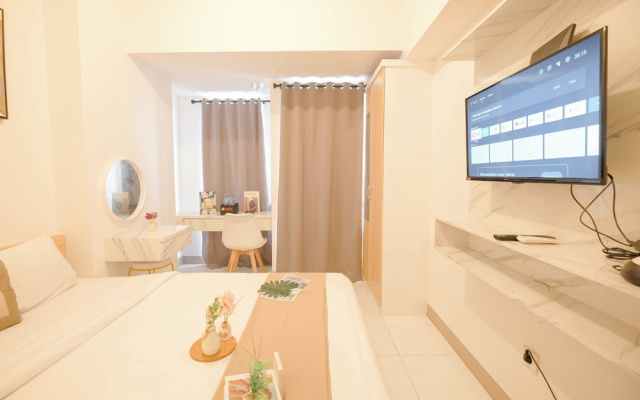 Modern Soft Minimalist Studio At Tokyo Riverside Pik 2 Apartment – Guest Rooms – Jakarta