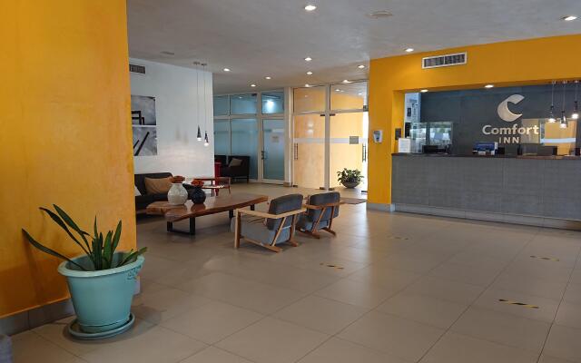 Comfort Inn Monterrey Valle