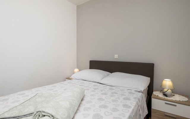 Beautiful Apartment in Stara Novalja With Wifi and 1 Bedrooms