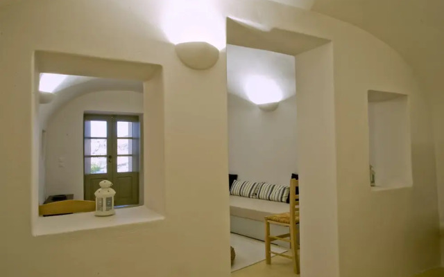 Neema Maison Finikia Santorini