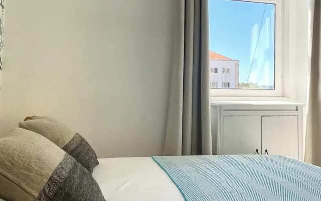 Central Hidden Gem, Rustic Modern 2 Bedroom Flat