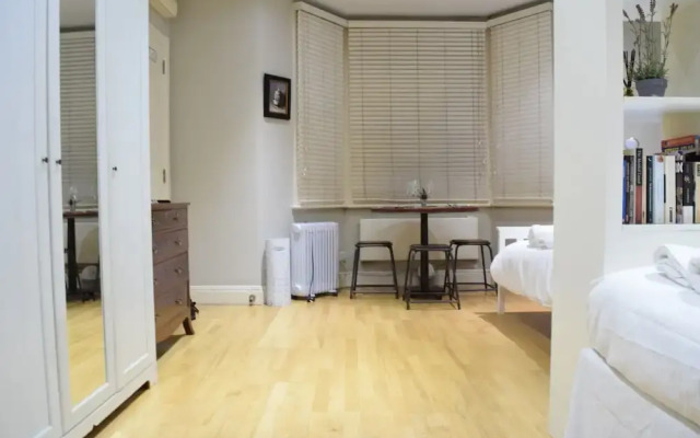 Modern Studio Near Chelsea