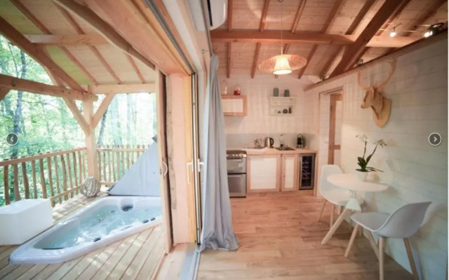 D'emilion de Sens (Adults Only)