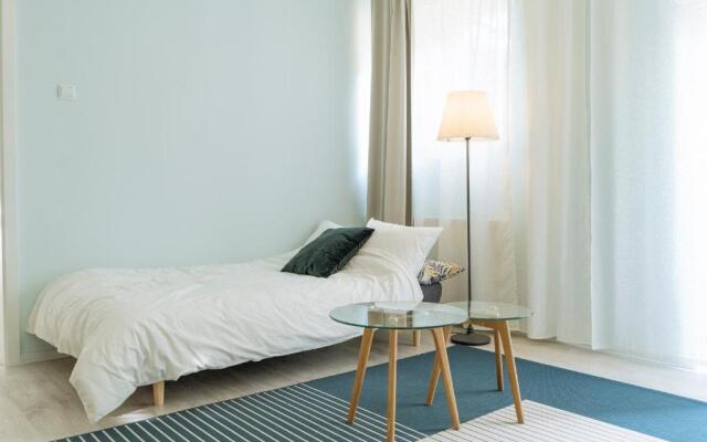 Spacious and Quiet - City Center Apartment