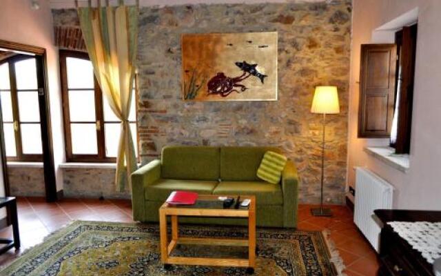 Tenuta Poggetti E Santa Laura