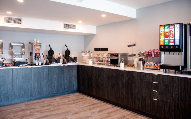 Comfort Suites Kingston Central