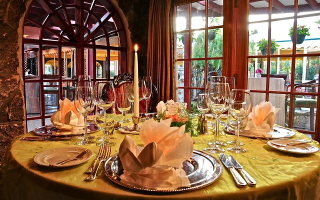 Fourways Inn