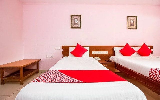 OYO 737 Hotel Manny'S Palace