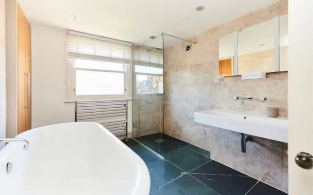 Stylish 3Br Home With Private Patio In Maida Vale