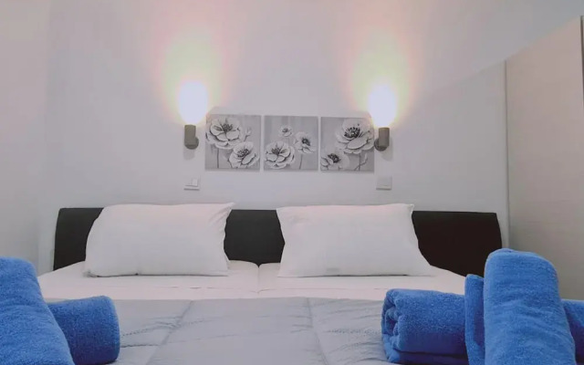 100 AN - Napa Living 16