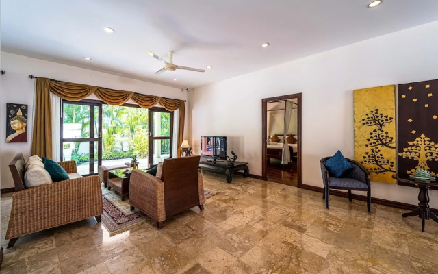Cozy 3 BR Pool Villa close to Town CV3L
