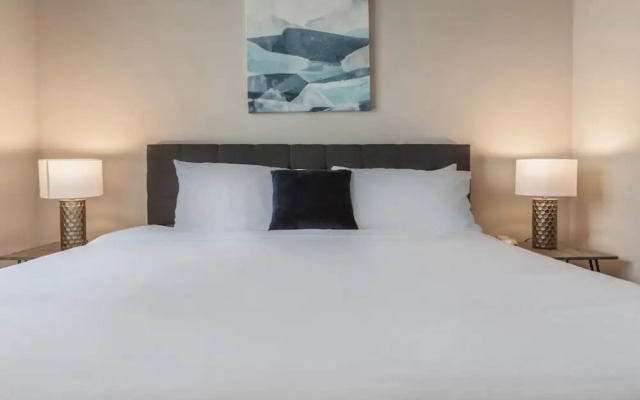 Milwaukee Classy 1BD 1BA Downtown Apartment