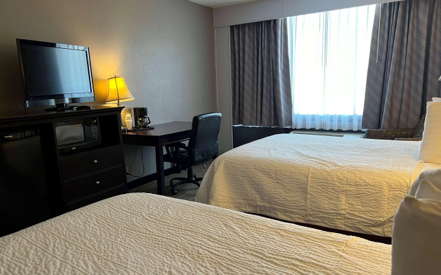 Lamplighter Inn & Suites Pittsburg
