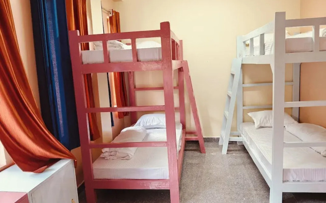 XTSY Travellers Hostel