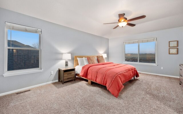 Spacious Home W/ Fun Amenities | Lake & Mtn Views