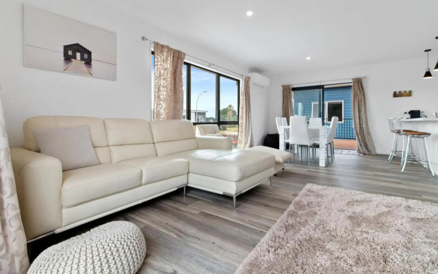 Sandy Shores - Waihi Beach Holiday Home