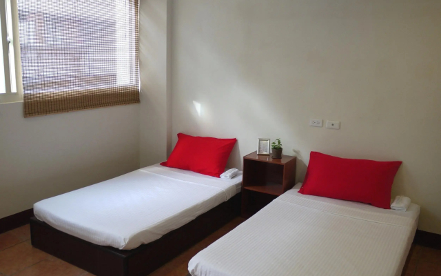 Free & Slow - Hostel