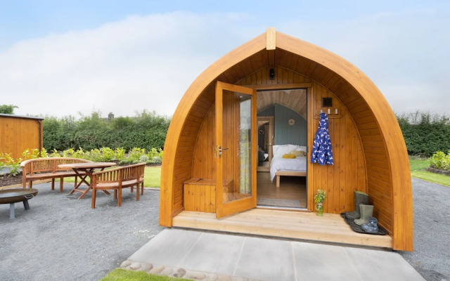 Orchard Glamping -willow Pod