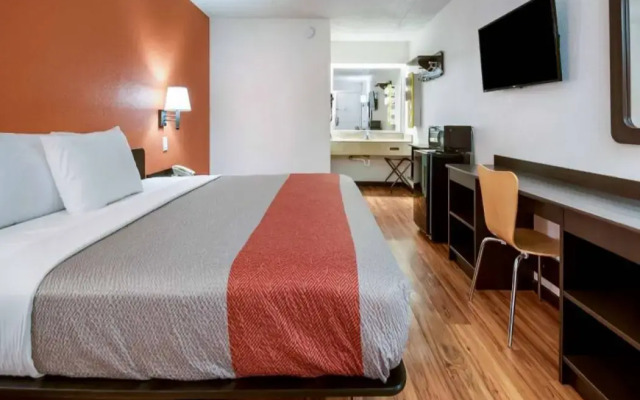 Motel 6 Grove City, OH