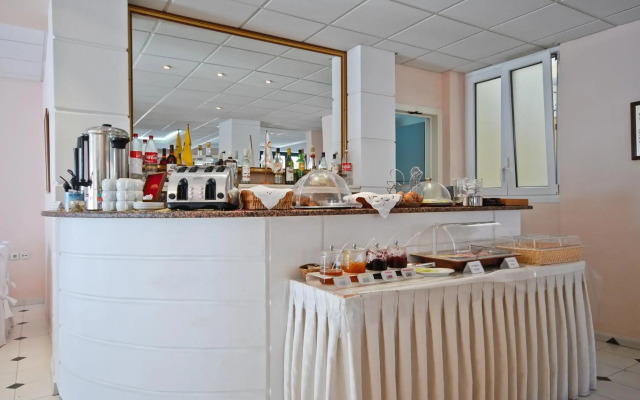 Coronis Hotel