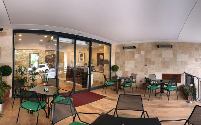 The White Orient Hotel
