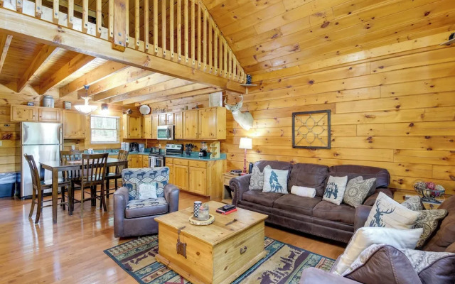 Sevierville Vacation Rental w/ Hot Tub & Grill