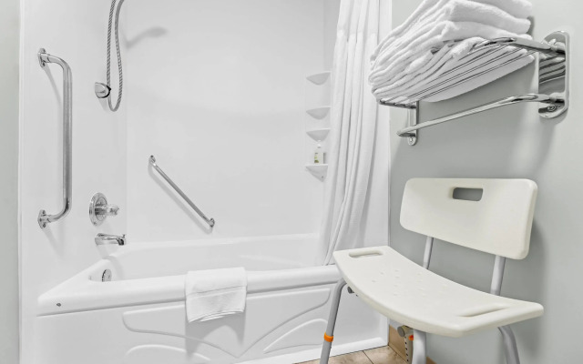 Super 8 by Wyndham Saskatoon Near Saskatoon Airport