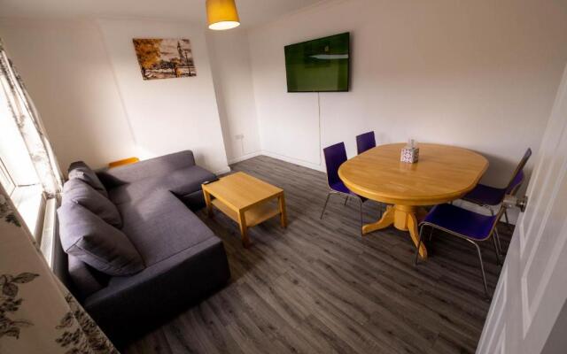 Spring House with Private Parking