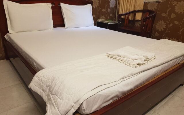 Oyo 682 Long Son Hotel