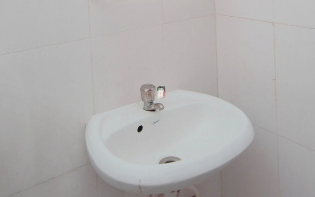 Charu Comforts by OYO Rooms