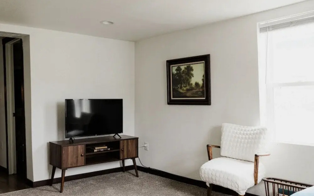 Cozy Local Apartment