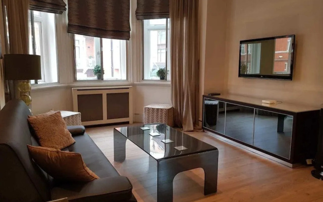 Hans Crescent Apartment