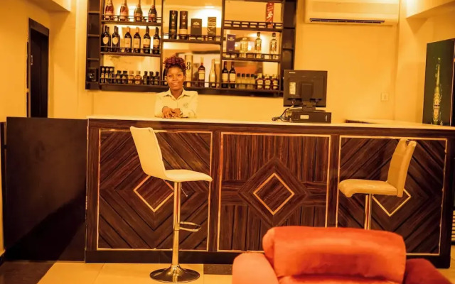 Great Western Hotel and Suites