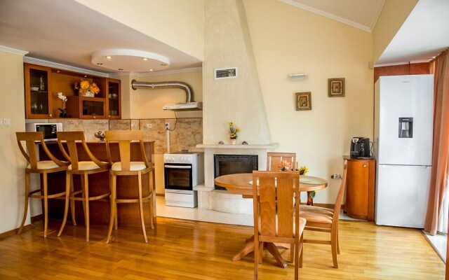 FM Luxury 1-BDR Maisonette with Terrace
