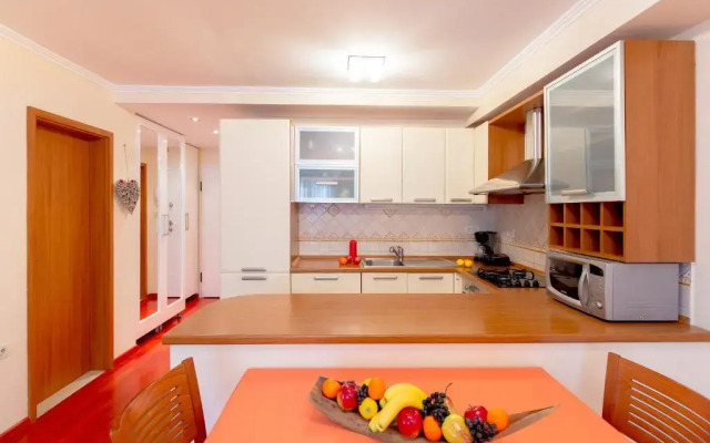 Leona & Borna Central Suites